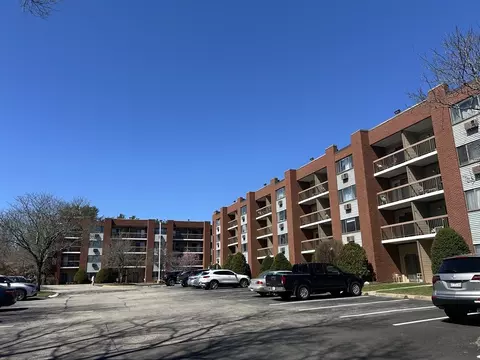 4975 Washington St #109, West Roxbury, MA 02132