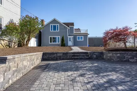 29 Wellington St, Fall River, MA 02720