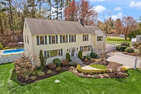 9 Gavin Cir, Andover, MA 01810