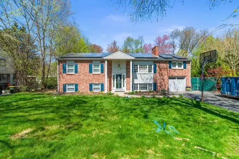 8 Island Rd, Franklin, MA 02038