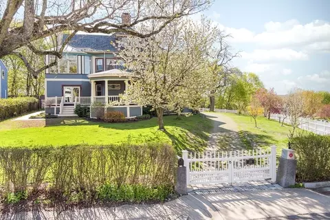318 Metropolitan Ave, Boston, MA 02131
