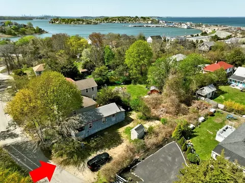 40 Rockaway Ave, Hull, MA 02045