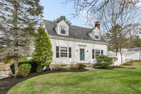 251 Lincoln St, Franklin, MA 02038