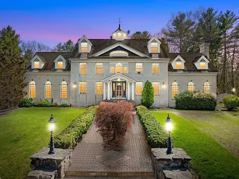 175 Pleasant St, Upton, MA 01568