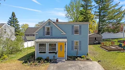 12 Acorn St, Haverhill, MA 01832