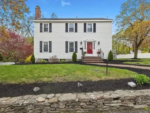 51 Red Gate Ln, Reading, MA 01867