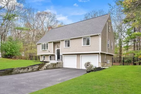 22 Longmeadow Rd, Norfolk, MA 02056