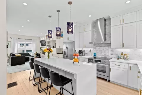 13 Haynes St, Boston, MA 02128