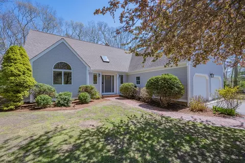 98 Whistleberry Dr, Barnstable, MA 02648