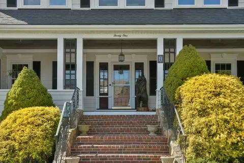 Exterior - 21 Beacon Rd, Hull, MA 02045 photo 3 of 10