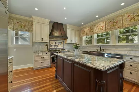Kitchen - 21 Beacon Rd, Hull, MA 02045 photo 3 of 4