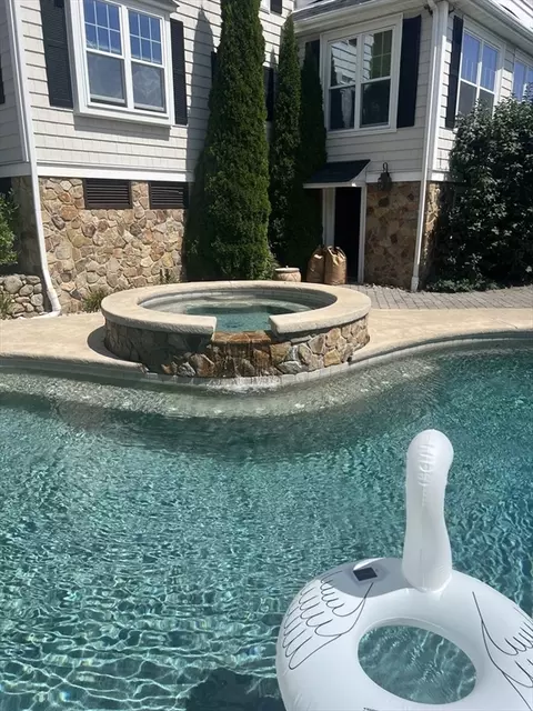 Exterior - 21 Beacon Rd, Hull, MA 02045 photo 8 of 10