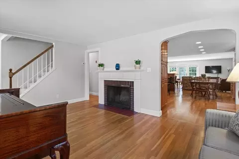 14 Tudor Rd, Needham, MA 02492 photo 4