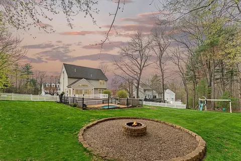 101 Germano Dr, Tewksbury, MA 01876