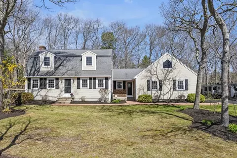 31 Holly Ridge Dr, Sandwich, MA 02563