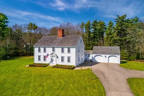 31 Clapp Rd, Rochester, MA 02770