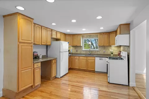 203 E Lothrop St, Beverly, MA 01915 photo 10