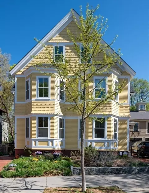 159 Mount Auburn St, Cambridge, MA 02138