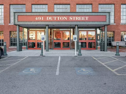 491 Dutton St #415, Lowell, MA 01854