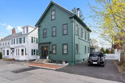6 Vernon St, Newburyport, MA 01950