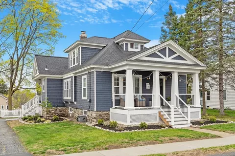 33 Buckingham Rd, North Andover, MA 01845