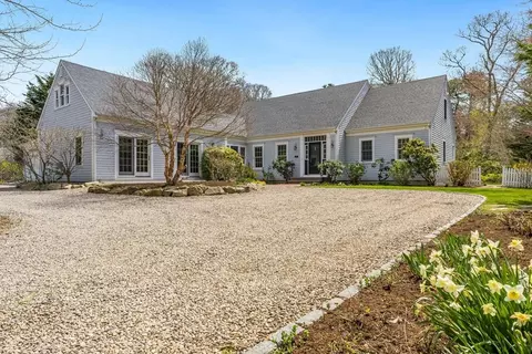 7 Gwens Ln, Orleans, MA 02653
