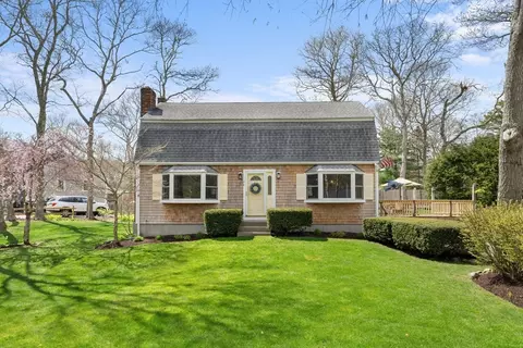48 Janebar Cir, Plymouth, MA 02360