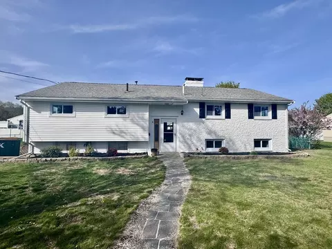 4 Zito Dr, Saugus, MA 01906