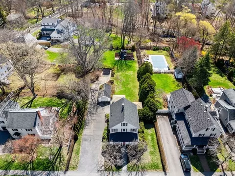 10 Paine St, Wellesley, MA 02482