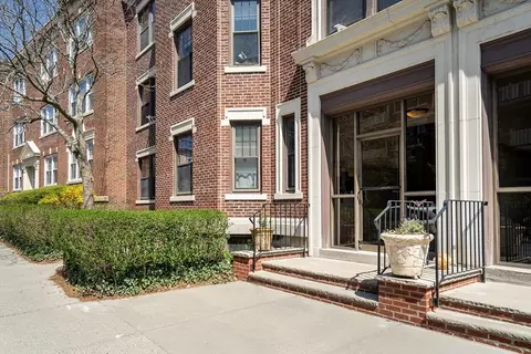 83 Pleasant St #3, Brookline, MA 02446