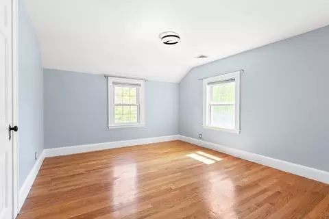 Bedroom - 587 Greendale Ave, Needham, MA 02492 photo 4 of 7