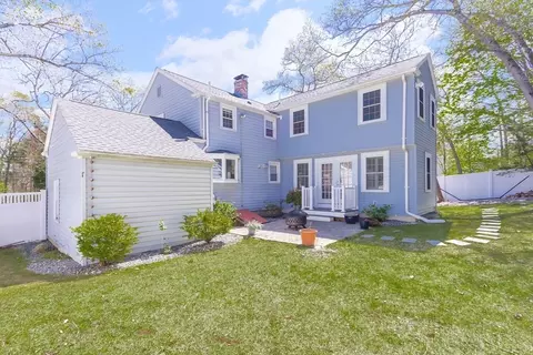 Exterior - 587 Greendale Ave, Needham, MA 02492 photo 4 of 8