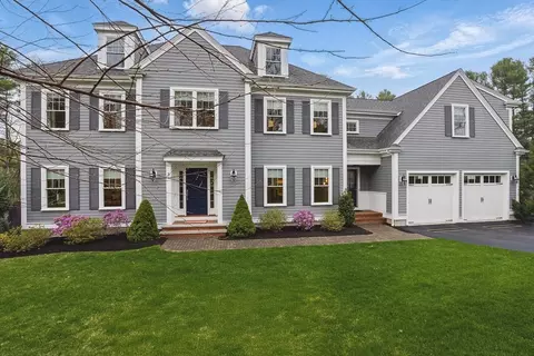 3 Willow Ln, Bedford, MA 01730