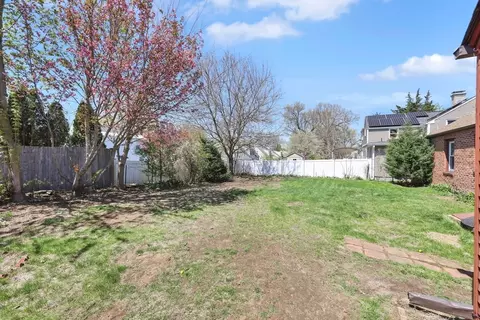 48 Oregon St, Springfield, MA 01118 photo 3