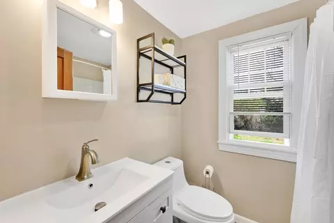 48 Oregon St, Springfield, MA 01118 photo 8