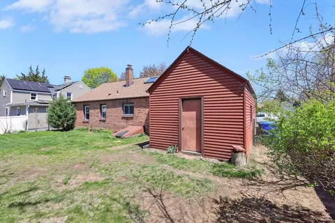 48 Oregon St, Springfield, MA 01118 photo 4