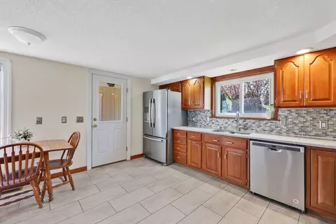 48 Oregon St, Springfield, MA 01118 photo 18