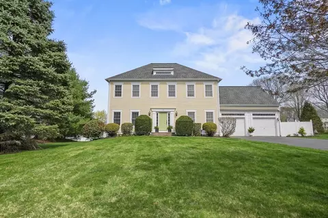 12 Peach Tree Dr, Sutton, MA 01590