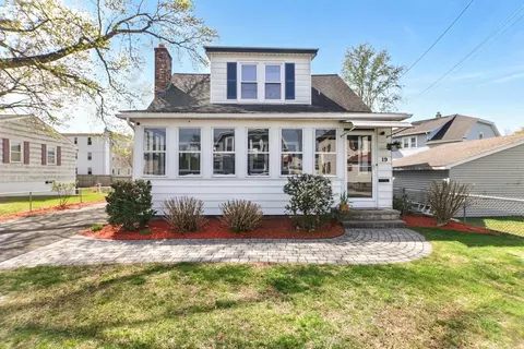 19 Hawthorn St, Chicopee, MA 01020