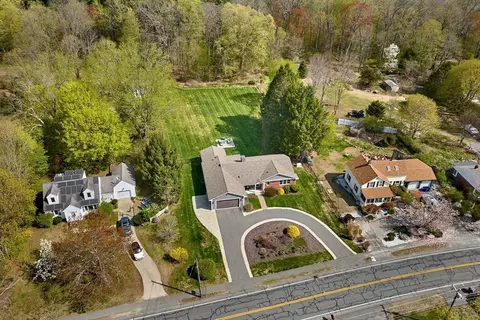 31 West St, Easthampton, MA 01027 photo 35