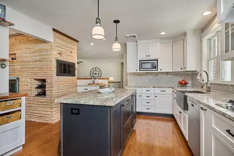 31 West St, Easthampton, MA 01027 photo 9