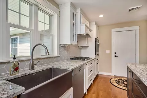 31 West St, Easthampton, MA 01027 photo 11