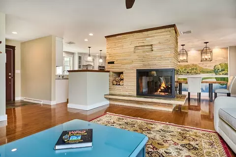 31 West St, Easthampton, MA 01027 photo 5