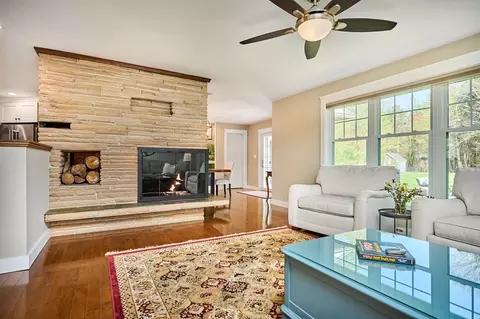 31 West St, Easthampton, MA 01027 photo 6