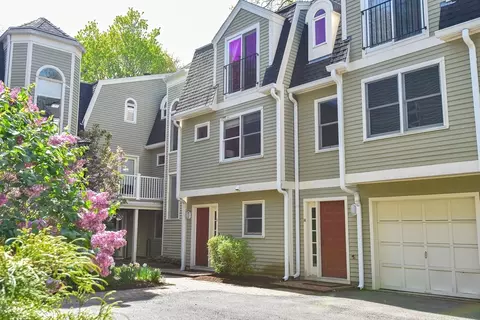 196 Chestnut Ave #I, Boston, MA 02130