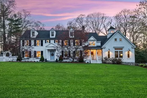 150 Brentwood Cir, North Andover, MA 01845