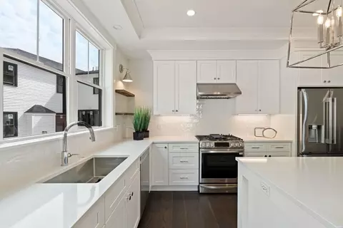 7 Milk St, Natick, MA 01760