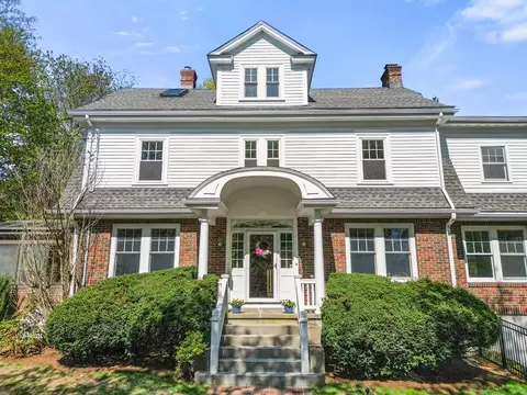 15 Oakwood Rd, Auburndale, MA 02466