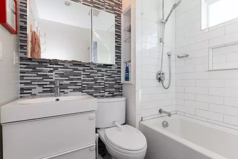 Bath - 496 Beech St, Roslindale, MA 02131 photo 2 of 3