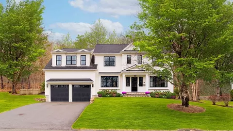 50 Crestwood Dr, Wellesley, MA 02481
